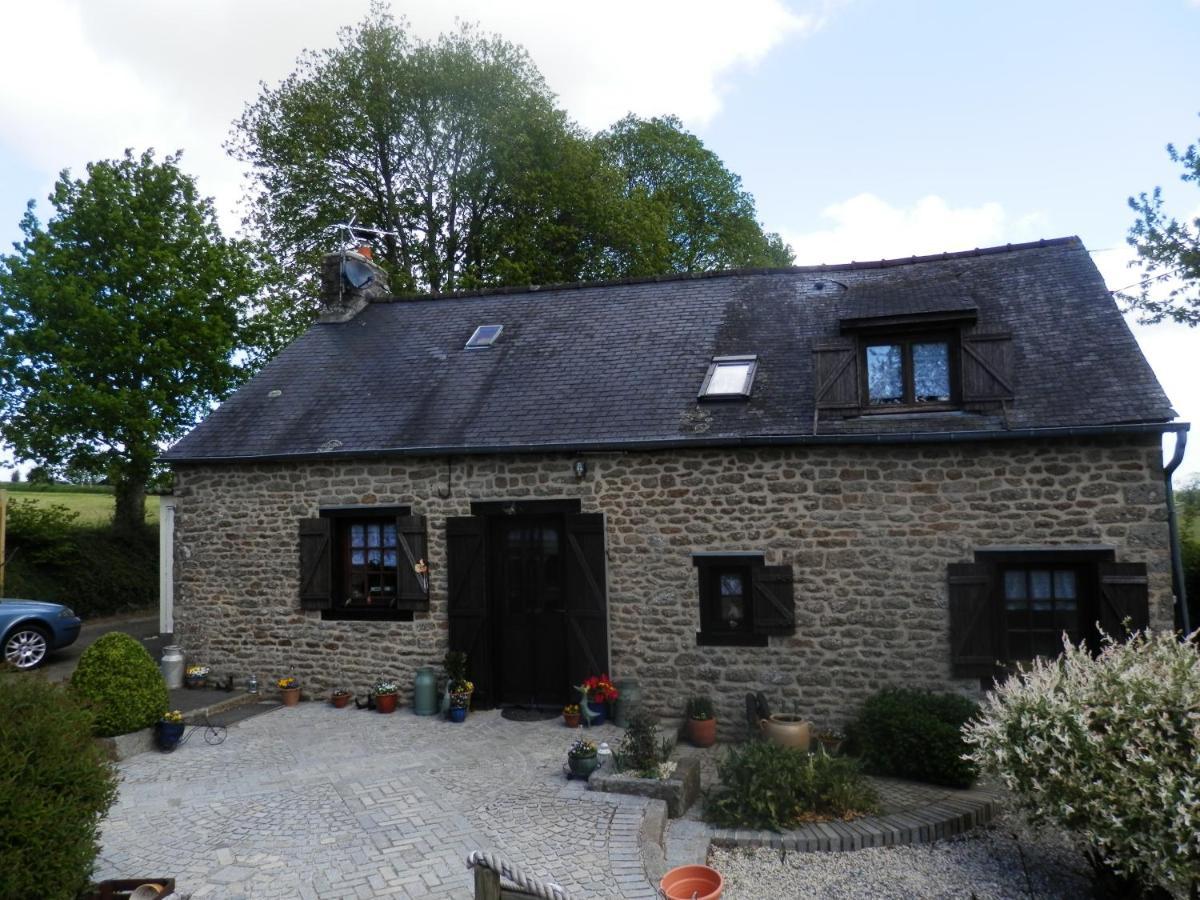 La Petite Cretouffiere - Naturiste Accommodation - Adult Only Colombiers-du-Plessis Dış mekan fotoğraf